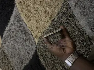 Apple iPhone 11 Pro Max 64GB Nyeupe