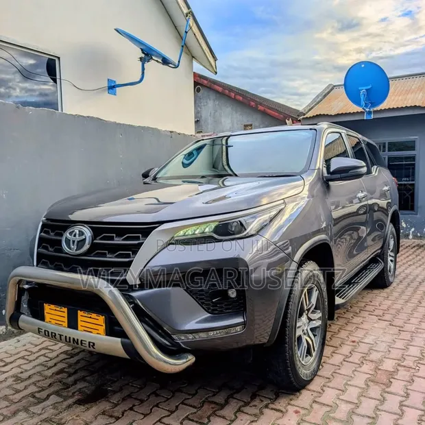 Toyota Fortuner 2.4L Diesel 2022 - 1