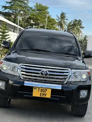 Toyota Land Cruiser V8 2013 Black