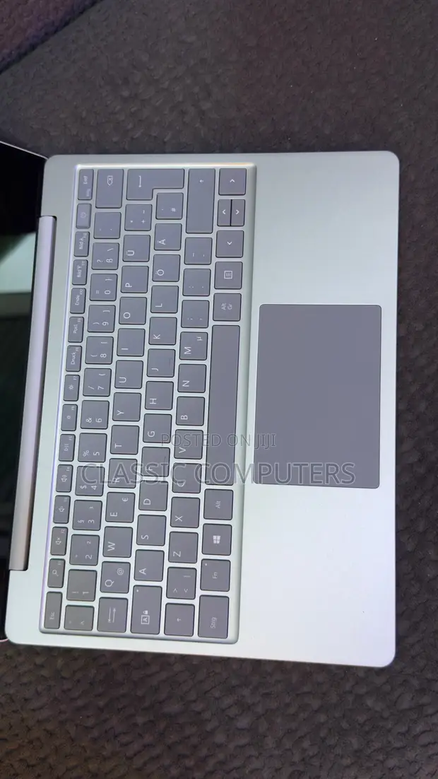 Microsoft Surface Go Laptop 8GB RAM, 256GB SSD, Intel Core i5 - 1