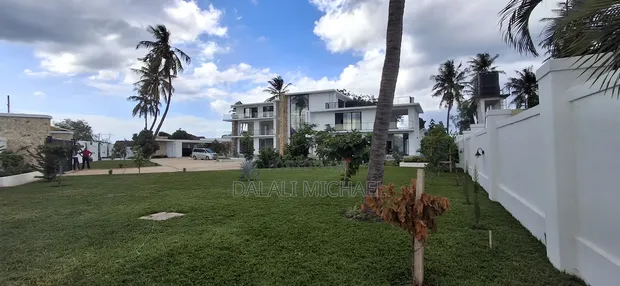 Nyumba ya Kifahari Vyumba 6 kwa Ajili ya Kuuzwa Baharibeach, Kunduchi - 1