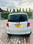 Toyota Ractis 2009 Silver - 4