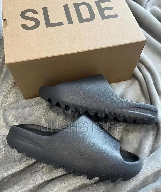 Yeezy Slides Black - 1