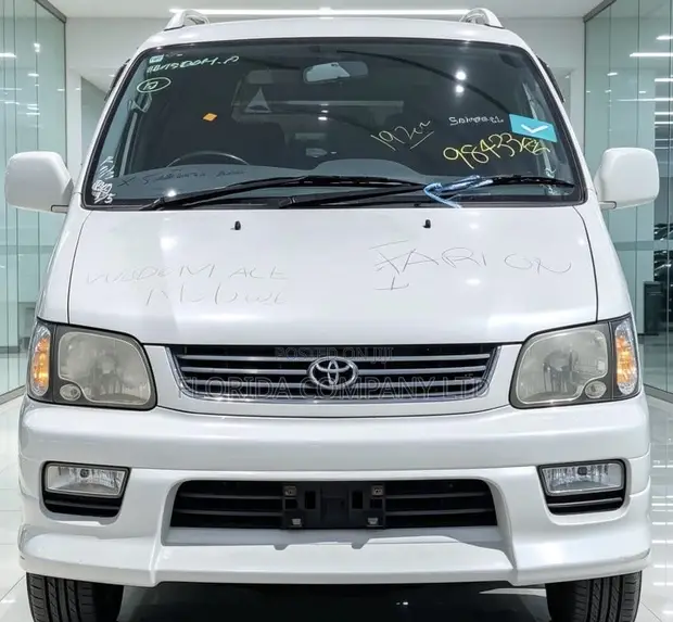 Toyota LiteAce Noah 2000 White - 1