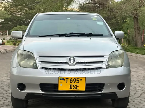 Toyota IST 2003 Silver - 1
