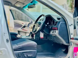 Toyota Mark X 2010 Rangi ya L Pearl