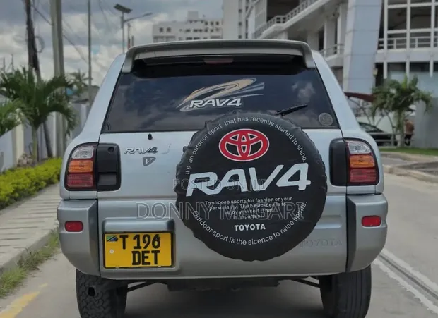 Toyota RAV4 1999 Nyeupe - 1
