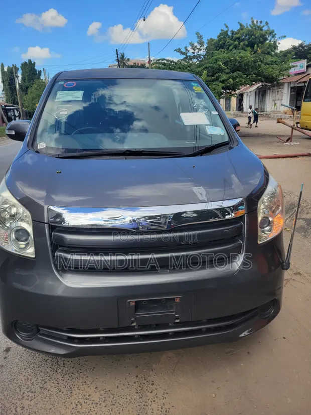 Toyota Noah 2.0 143hp AWD (7 Seater) 2009 Gray - 1