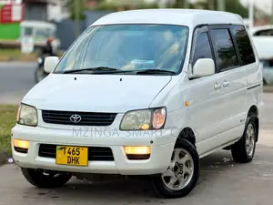 Toyota Noah 2.0 AWD Minivan (8 Seater) 2001 White