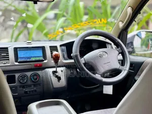 Toyota HiAce 2005