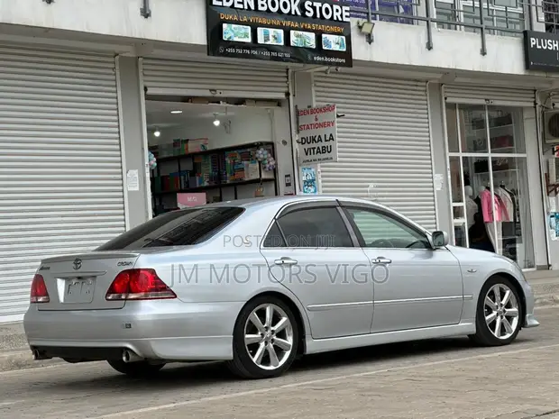 Toyota Crown Athlete 2007 Silver - 1