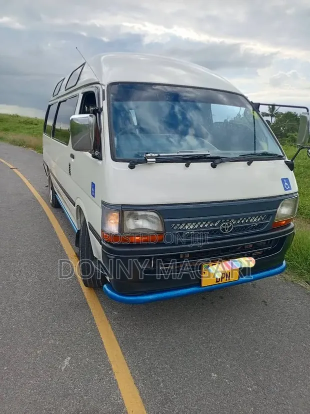 Toyota HiAce DP 2005 - 1