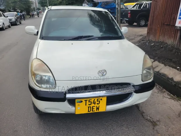 Toyota Duet 2004 White - 1