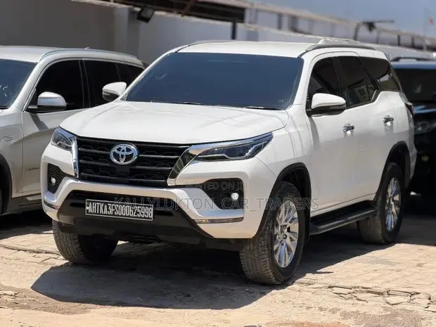 Toyota Fortuner 2017 White - 1