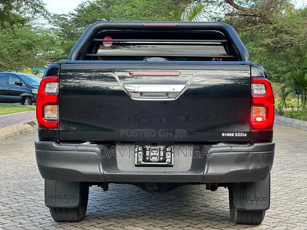 Toyota Hilux Double Cabin 2021 Black - 1
