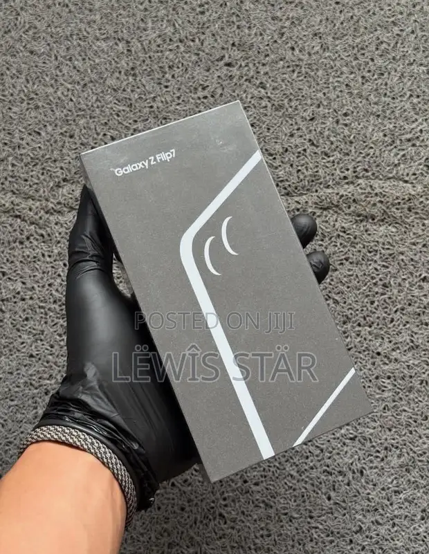 New Samsung Galaxy Z Flip7 256GB Black - 1