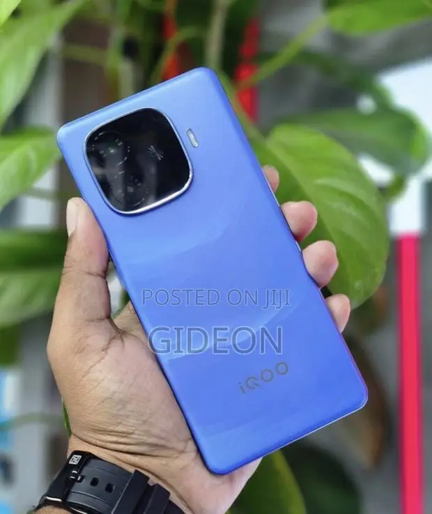 Vivo iQOO Z9 Turbo 256GB Blue - 1
