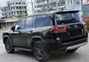 Toyota Land Cruiser LC300 GR Sport 2023