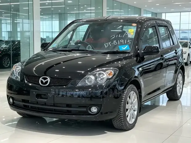 Mazda Demio 2006 Nyeusi - 1