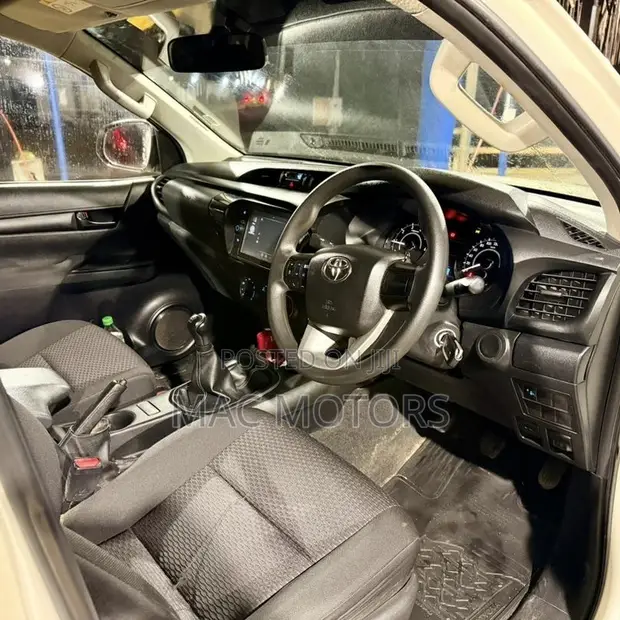 Toyota Hilux Revo Double Cab 2.4 Diesel 2021 White - 1