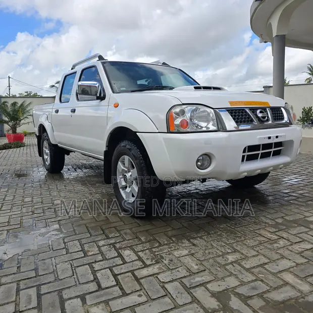 Nissan Hardbody NP300 2019 Nyeupe - 1