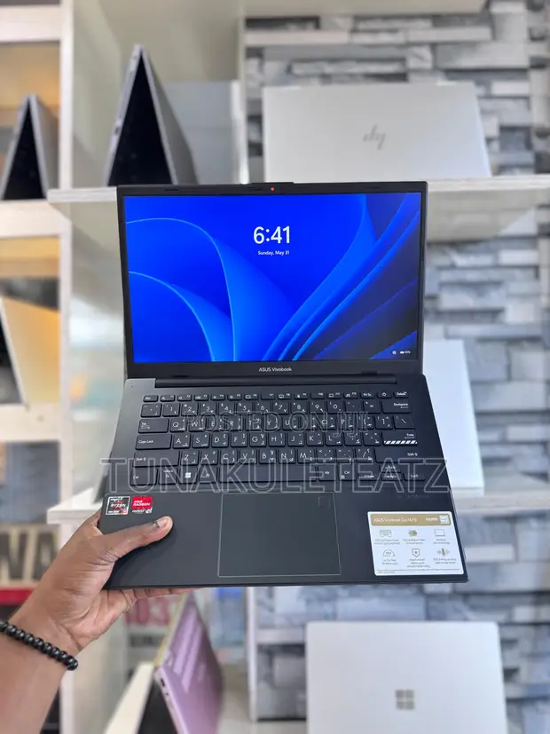 Laptop Asus Vivobook Go E1404FA - Ryzen 5, 8GB RAM, 256GB SSD - 1
