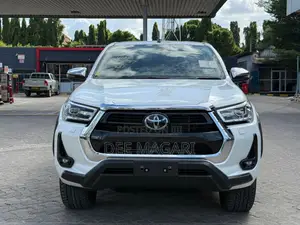 Toyota Hilux 2024 Double Cabin