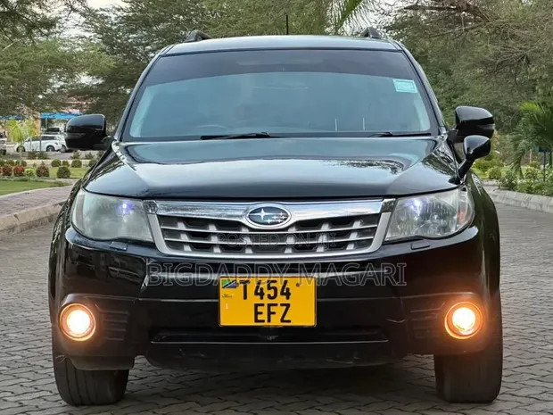 Subaru Forester 2011 Black - 1