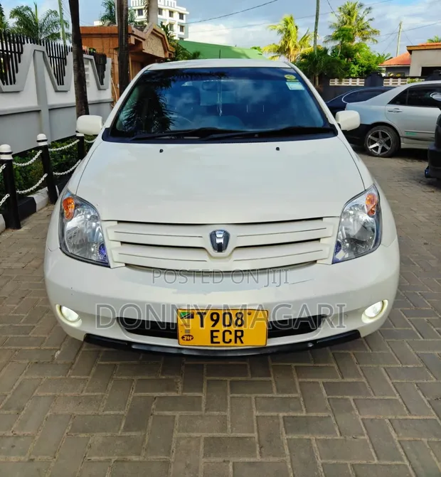 Toyota IST 2004 - White - 1