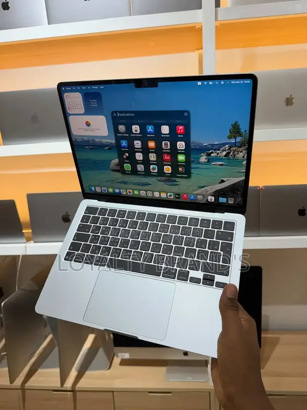 Apple MacBook Air 2025 M4 16GB RAM 256GB SSD - 1