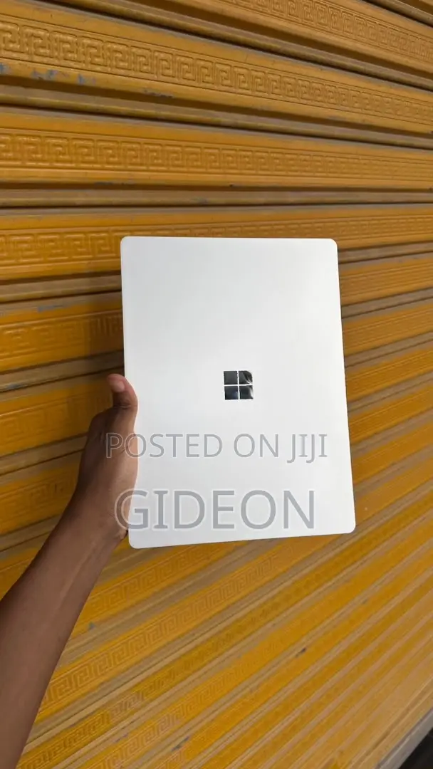 Microsoft Surface Go Laptop 8GB RAM, 256GB SSD - 1