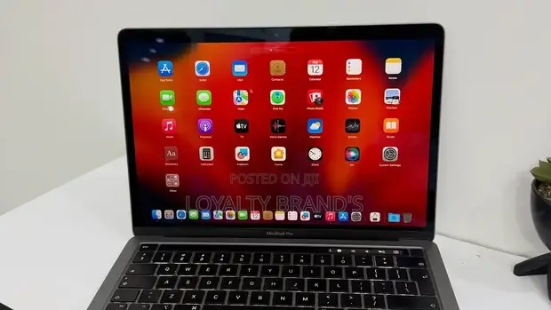 Apple MacBook Pro 2022 M2 13-inch 8GB RAM 256GB SSD - 1