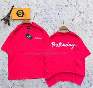 Mkusanyiko wa T-Shirt za Balenciaga Unapatikana