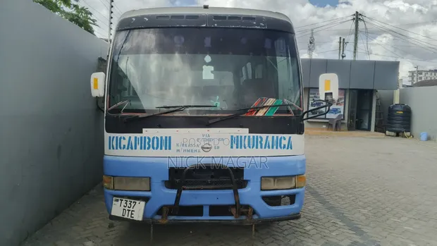 Nissan Civilian Bus 2000 Nyeupe - 1