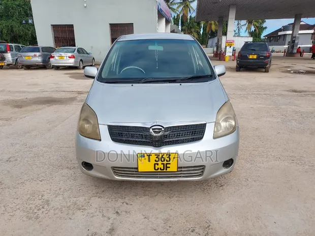 Toyota Corolla Spacio 2005 Silver - 1