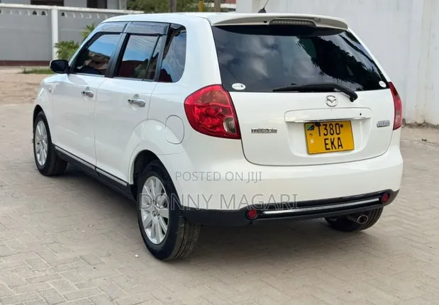 Mazda Verisa 2007 White - 1