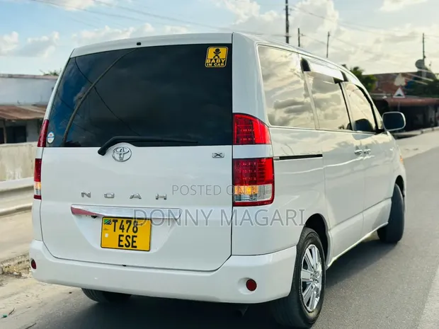 Toyota Noah 2005 Black - 1