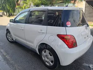 Toyota IST 2004