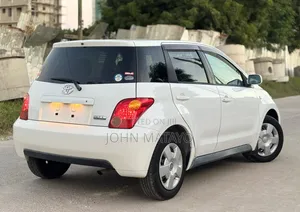 Toyota IST 2004 - Pearl White