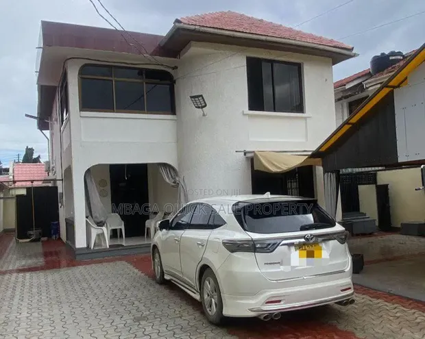 Nyumba ya Vyumba 4 Iliyopambwa kwa Uuzaji Mikocheni - 1