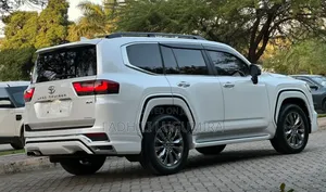 Toyota Land Cruiser 300 ZX 2024 White