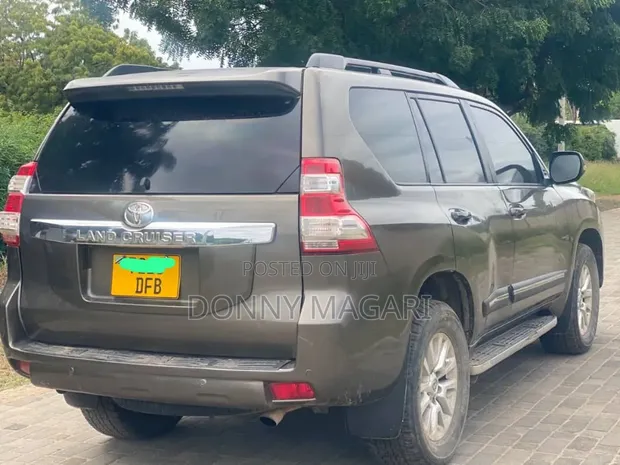 Toyota Land Cruiser Prado 2016 Gray - 1
