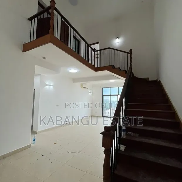 Duplex ya Vyumba 3 vya Kulala, Imejengwa Vizuri, kwa Ajili ya Kukodisha Mikocheni Victoria - 1