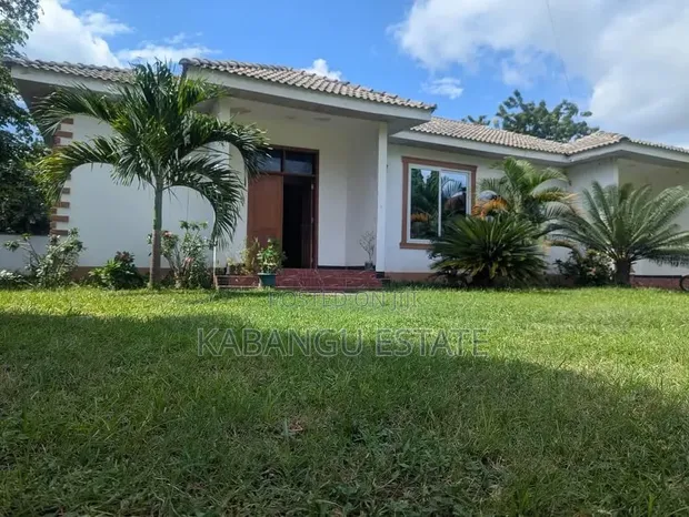 2 Bedroom Apartment for Rent in Oyster Bay - 1