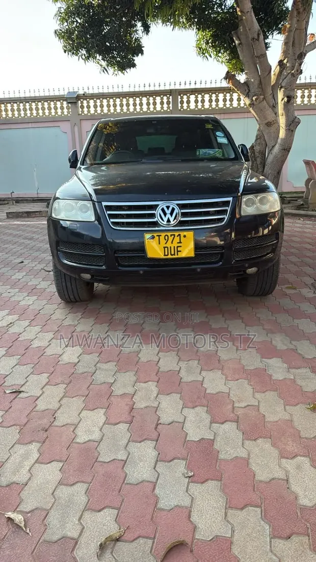 Volkswagen Touareg 2006 Black - 1