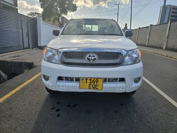 Toyota Hilux 2006 Double Cabin - 1