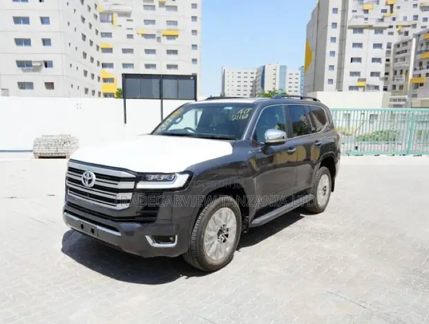 New Toyota Land Cruiser 300 VXR 2026 Gray - 1