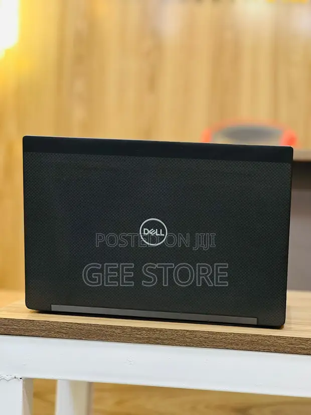Laptop Dell Latitude 7390 - i5, 8GB RAM, 256GB SSD - 1
