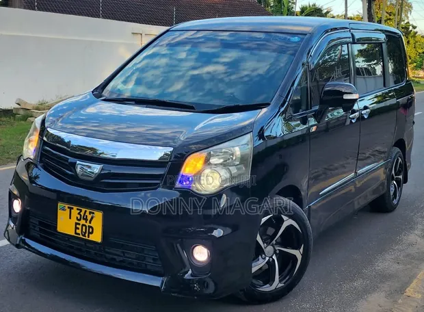 Toyota Noah 2010 Black - 1