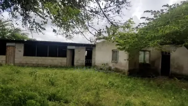 Mabanda ya Kuku na Ekari 2 kwa Uuzaji, Bagamoyo Makurunge - 1